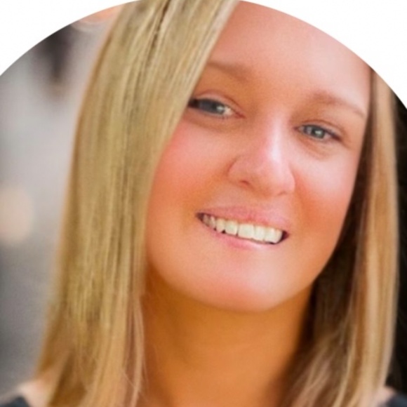 Meet your Posher, Christine - Picture 1 of 2